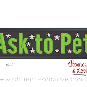 Può includere: Toppa ricamata nera e verde con stelle bianche e una luna crescente. La toppa riporta la scritta "Ask to Pet" e misura 6 x 1,5 pollici.