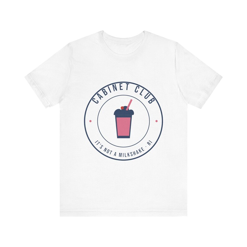 Maglietta Cabinet Club, Maglietta Rhode Island Milkshake, Non è un milkshake, Maglietta divertente con slang del Rhode Island, Regalo per gli amanti del Rhode Island, Maglietta unisex in cotone immagine 1