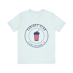 Maglietta Cabinet Club, Maglietta Rhode Island Milkshake, Non è un milkshake, Maglietta divertente con slang del Rhode Island, Regalo per gli amanti del Rhode Island, Maglietta unisex in cotone immagine 4