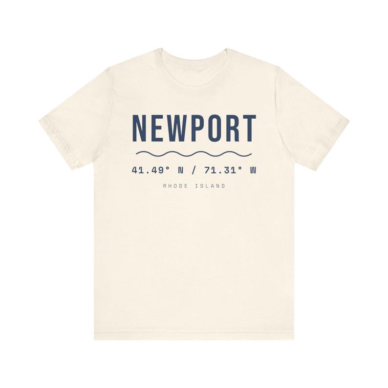T-shirt met coördinaten van Newport, Rhode Island, minimalistisch T-shirt van Rhode Island, 41.49 N 71.31 W, souvenir van Newport, cadeau uit New England, unisex katoenen T-shirt. afbeelding 3