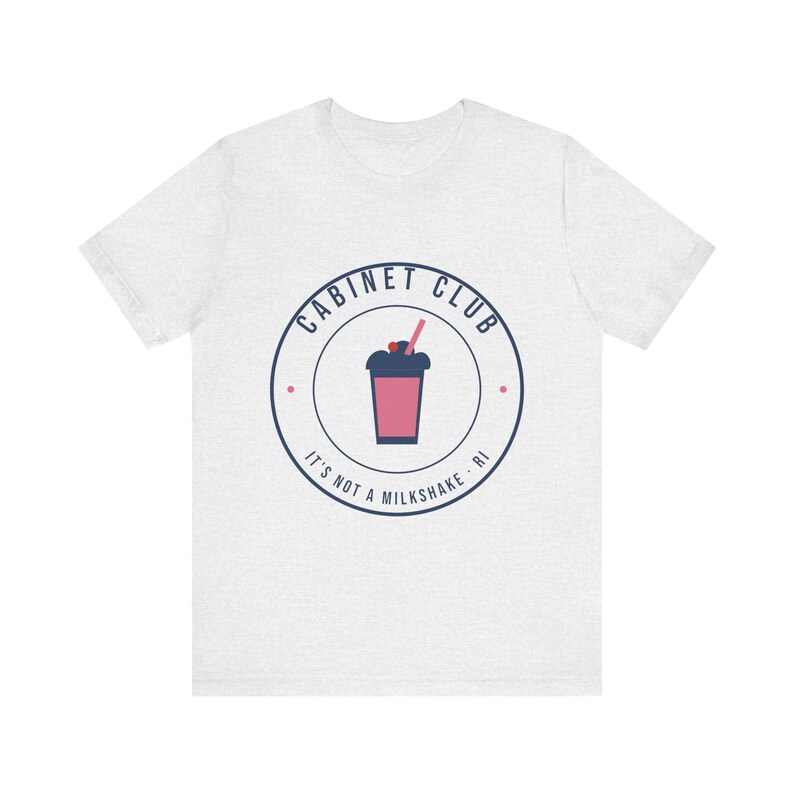 Maglietta Cabinet Club, Maglietta Rhode Island Milkshake, Non è un milkshake, Maglietta divertente con slang del Rhode Island, Regalo per gli amanti del Rhode Island, Maglietta unisex in cotone immagine 2