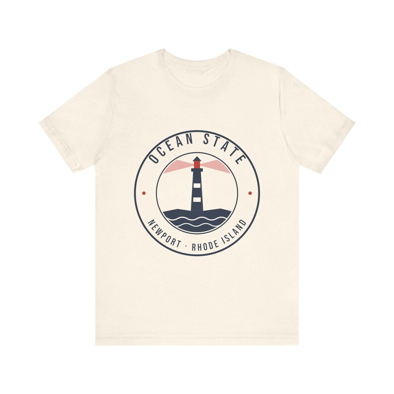 Camiseta del Faro de Ocean State, Camiseta con el emblema de Newport, Rhode Island, Recuerdo de Rhode Island, Regalo náutico de faro, Camiseta unisex de algodón suave imagen 3