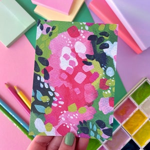 Carte postale abstraite rose et verte. Art abstrait. Carte postale de peinture abstraite. Impression de peinture abstraite. Abstrait acrylique. Carte postale colorée.