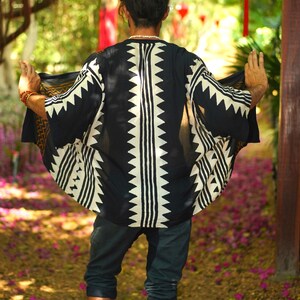 Mens Boho Kimono, Geo KIimono-Style Jacket, Short Sleeve Kimono for Him, Festival Outfit, Hipster Rave Man Jacket, Unisex Beach Cover Up zdjęcie 6