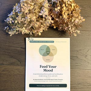 Recepten voor een beter humeur en een gids voor gezonde voeding voor de hersenen, een werkboek over voedingspsychiatrie van een therapeut, en een printbare PDF voor stabiele energie.
