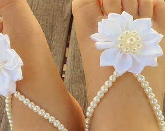 Parelsandalen babymeisje – op blote voeten doopschoenen – cadeau babydoop – handgemaakte zomersieraden – fotorekwisiet babyshower
