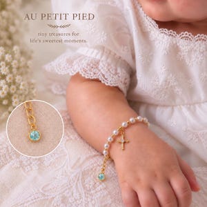 Braccialetto per neonati con perle e ciondolo a croce, braccialetto personalizzato con pietra portafortuna, braccialetto per battesimo con perle d'acqua dolce, gioielli per neonati placcati in oro