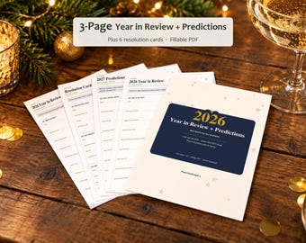 Può includere: Un set di fogli PDF compilabili da 3 pagine Year in Review + Predictions con schede per i buoni propositi. I documenti in carta bianca presentano intestazioni rettangolari blu scuro con il testo 2026 Year in Review + Predictions.