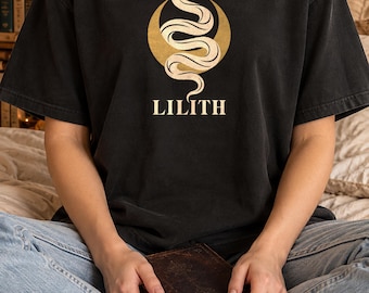 Camiseta Lilith, camiseta de serpiente y luna creciente, camiseta oscura femenina ocultista, camiseta de serpiente bruja, regalo gótico de Comfort Colors