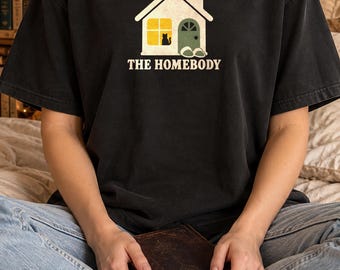 Camiseta de tarot "The Homebody", camiseta divertida para introvertidos, camiseta de parodia de tarot con temática de brujas, regalo acogedor de Comfort Colors
