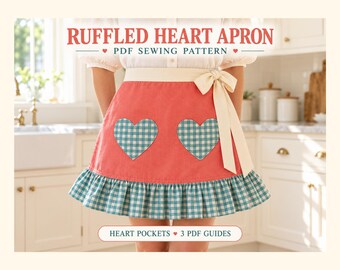 Può includere: Un grembiule color corallo con due tasche a forma di cuore con motivo a quadretti bianco e verde acqua. Il grembiule presenta una fascia in vita color crema con laccio laterale e un orlo arricciato coordinato. Testo: RUFFLED HEART APRON PDF SEWING PATTERN, HEART POCKETS 3 PDF GUIDES, PATTERNS SEWING ART, PDF SEWING PATTERN / NO PHYSICAL ITEM.