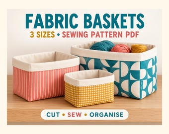 Può includere: Tre cesti in tessuto di diverse dimensioni e fantasie. Uno è color corallo a righe bianche, uno è giallo a quadretti vichy bianchi e uno è verde acqua con una stampa geometrica a semicerchi. Il testo recita FABRIC BASKETS 3 SIZES SEWING PATTERN PDF.