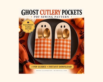 Può includere: Due tasche per posate a forma di fantasma con motivo a quadretti arancione e bianco, contenenti ciascuna una forchetta e un cucchiaio dorati. Il testo recita GHOST CUTLERY POCKETS, PDF SEWING PATTERN, HALLOWEEN TABLE DECOR, 3 PDF GUIDES, INSTANT DOWNLOAD.