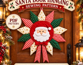 Può includere: Un cartamodello per decorazione da porta a forma di Babbo Natale con un design trapuntato a stella in tessuto rosso, verde e crema. Il centro presenta il volto di Babbo Natale con cappello rosso e barba bianca, decorato da un fiocco a quadretti.