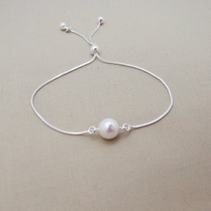 Set of 4 Bridesmaids Pearl Bracelets with Sliding Clasp, Sterling Silver Adjustable Bridesmaids Bracelets Set of 4 0432