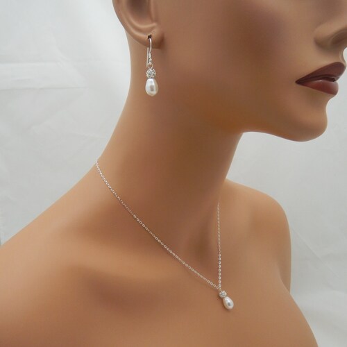 Set shops of 5 Bridesmaids Necklaces and Earrings, 6 Pearl Sets with Pearl Drop Earrings and Necklaces 0390
