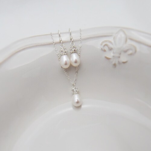 Set shops of 5 Bridesmaids Necklaces and Earrings, 6 Pearl Sets with Pearl Drop Earrings and Necklaces 0390