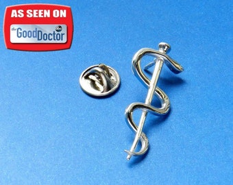 Pin de vara de Asclepio, pin de solapa "El buen doctor", juego de regalos para médico, pin de graduación de la escuela de medicina, personal de joyería de Esculapio