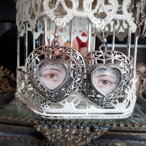 Lover&#39;s eye Heart earrings.