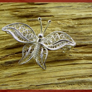 Butterfly brooch in silver filigree, vintage style