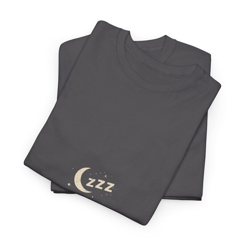Nachtdienst T-shirt Ik woon in twee tijdzones, grappig T-shirt voor ploegendienstmedewerkers, cadeau voor verpleegkundigen die in de nachtdienst werken afbeelding 11