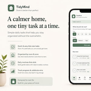 Puede incluir: Un teléfono inteligente que muestra la interfaz de la aplicación TidyMind con funciones de gestión de tareas. La pantalla muestra texto que incluye A calmer home, one tiny task at a time, What should I do now y una lista de tareas.