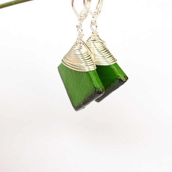 Forest green earring. Square dangle earrings. Green and black dangle earring. Green and silver wire wrap earring. Elegant leverback earring.