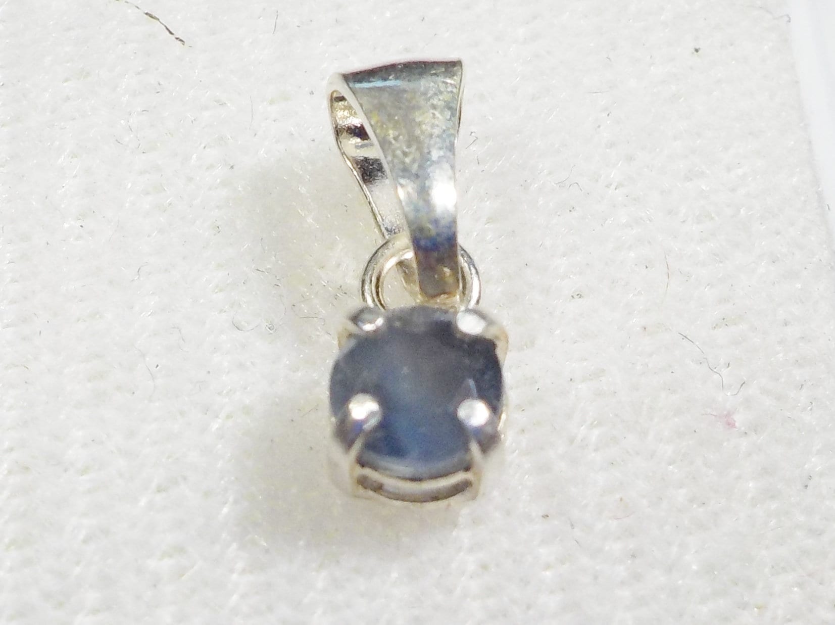 australian-3mm-parti-sapphire-pendant-sterling-silver-september