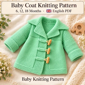 Könnte beinhalten: Ein mintgrüner, gestrickter Baby-Mantel mit breitem Kragen, langen Ärmeln mit Umschlagbündchen und drei hellbraunen Knebelknöpfen aus Holz. Der Text lautet Baby Coat Knitting Pattern, 6, 12, 18 Months, English PDF und Baby Knitting Pattern.