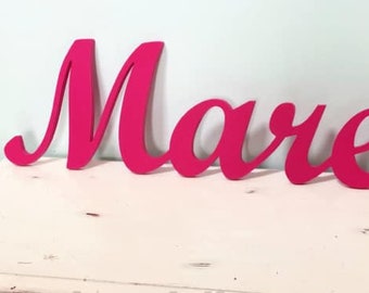 Meisjes slaapkamer muur geschilderde letters - meisje monogram houten naam - houten initialen - babymeisje kinderdagverblijf - monogram decor - hete roze babynaam