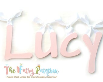 Lichtroze geschilderde houten letters - Meisjes babykamer muurletters - Roze babynaam houten letters - Roze kinderkamer geschilderde muurletters