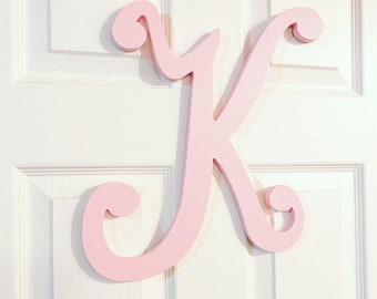 Script Roze Geschilderde Houten Letters - Pink Baby Nursery Letters - Pink Nursery Decor - Girls Nursery Decor - Pink Monogram Kids Room Letters