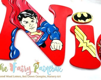 Superheld geschilderde letters - rode kwekerijbrieven - komisch kinderdagverblijfdecor - superheldenkwekerij - pasgeboren letters - babynaamteken - houten letters