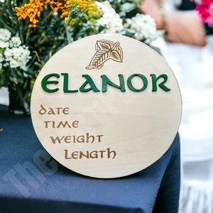 Cartello annuncio nascita Terra di Mezzo - Accessorio per foto neonato in legno Elvish Baby - Cartello con nome per bambino a forma di foglia di Lorien - Cartello per rivelare il nome del bambino a forma di elfo