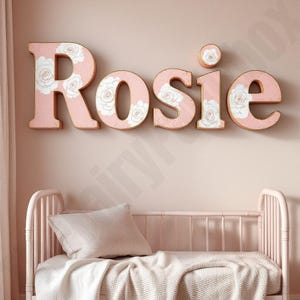 ヴィンテージローズの保育園用文字、ローズテーマの保育園、保育園の名前サイン、赤ちゃん用壁飾り、保育園用壁文字、ヴィンテージシックなベビールーム