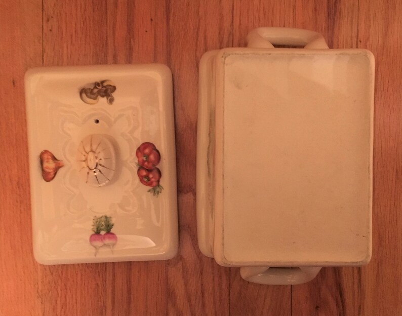 with 2 handles vegetables Vintage covered casserole dish rectangle