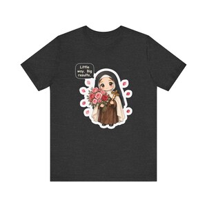 Camiseta de Santa Teresa de Lisieux, regalo para amantes de las rosas, pequeños pasos, grandes resultados, camiseta para la Confirmación, madres católicas y jardineros de rosas. imagen 6