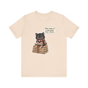 Yule Cat Shirt, Reader Christmas Gift, New Socks or a New Book, Tee for Librarians, English Teachers and Christmas Book Flood Fans afbeelding 3