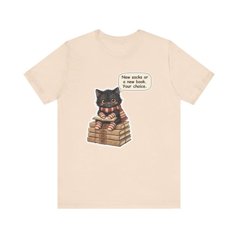 Yule Cat Shirt, Reader Christmas Gift, New Socks or a New Book, Tee for Librarians, English Teachers and Christmas Book Flood Fans afbeelding 3