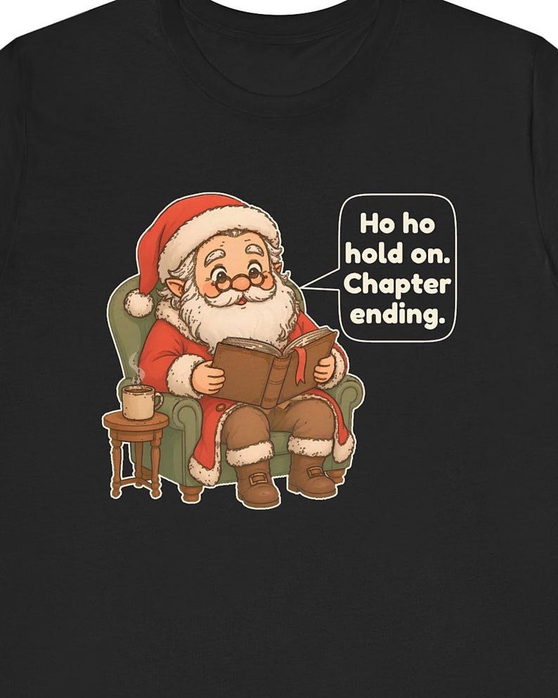 Reading Santa Shirt, Funny Book Lover Christmas Gift, Librarian Gift, Teacher Christmas Tee, Cozy Bookworm Holiday Shirt, Chibi Watercolor afbeelding 1