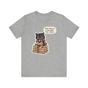 Yule Cat Shirt, Reader Christmas Gift, New Socks or a New Book, Tee for Librarians, English Teachers and Christmas Book Flood Fans afbeelding 5