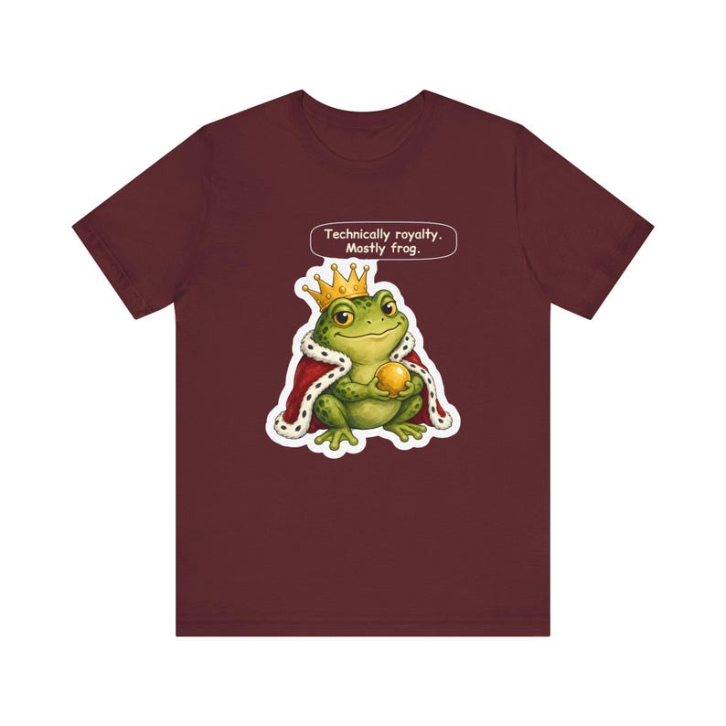 Camiseta del Príncipe Rana, Regalo para Amantes de los Anfibios, Técnicamente Realeza Mayormente Rana, Divertida Camiseta de Cuento de Hadas de los Hermanos Grimm para Amantes de los Estanques y Lectores de Cuentos. imagen 8