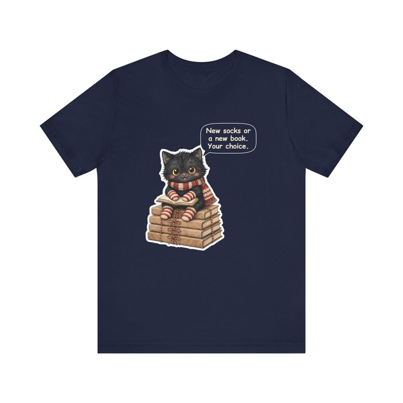Yule Cat Shirt, Reader Christmas Gift, New Socks or a New Book, Tee for Librarians, English Teachers and Christmas Book Flood Fans afbeelding 7