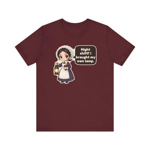 Florence Nightingale Shirt, Nurse Gift, Night Shift? I Brought My Own Lamp, Tee for Nursing Students, Nurses Week and Graduation imagem 11