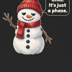 Pode incluir: Uma ilustra&ccedil;&atilde;o de um boneco de neve branco com gorro e cachecol de malha vermelha, nariz de cenoura, olhos de carv&atilde;o e tr&ecirc;s bot&otilde;es de carv&atilde;o. Um bal&atilde;o de fala ao lado cont&eacute;m o texto, Chill. It's just a phase.