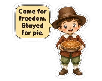 Op de afbeelding: Een sticker met een stripfiguur met een bruine hoed, bruin jasje en groene kniebroek, die een ronde taart vasthoudt. Een tekstballon naast het figuur bevat de tekst: Came for freedom. Stayed for pie. Het ontwerp heeft een witte rand.