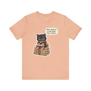 Yule Cat Shirt, Reader Christmas Gift, New Socks or a New Book, Tee for Librarians, English Teachers and Christmas Book Flood Fans afbeelding 4