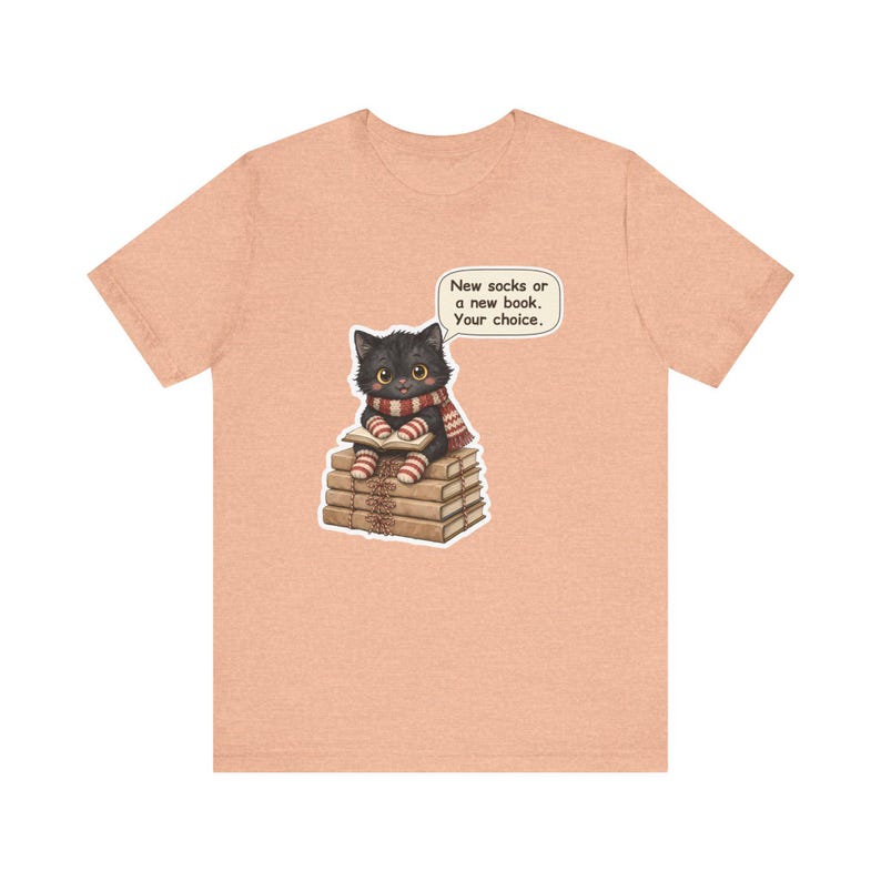 Yule Cat Shirt, Reader Christmas Gift, New Socks or a New Book, Tee for Librarians, English Teachers and Christmas Book Flood Fans afbeelding 4