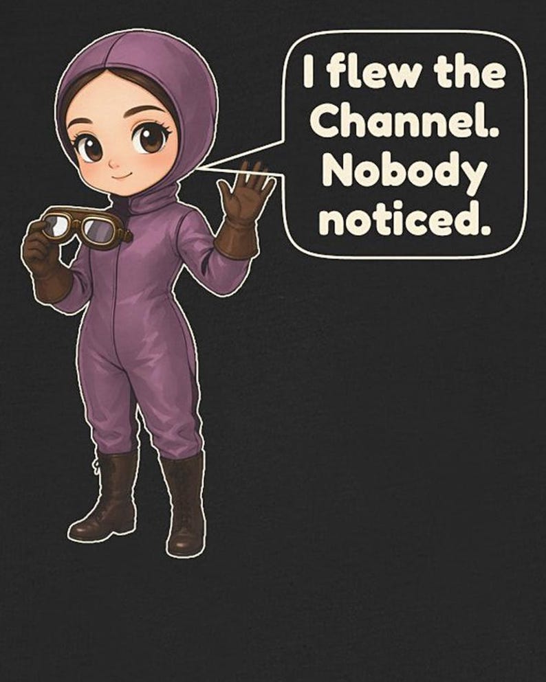Puede incluir: Una ilustraci&oacute;n gr&aacute;fica de un personaje con traje de vuelo morado, capucha y botas marrones, sosteniendo gafas de aviador. Un globo de texto contiene: I flew the Channel. Nobody noticed. El personaje tiene ojos grandes y una expresi&oacute;n amable.