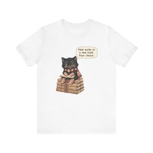 Yule Cat Shirt, Reader Christmas Gift, New Socks or a New Book, Tee for Librarians, English Teachers and Christmas Book Flood Fans afbeelding 1